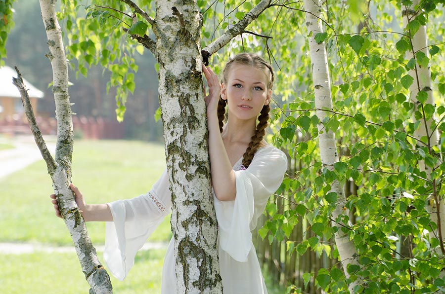 Women in Slavic costumes in Reynosa