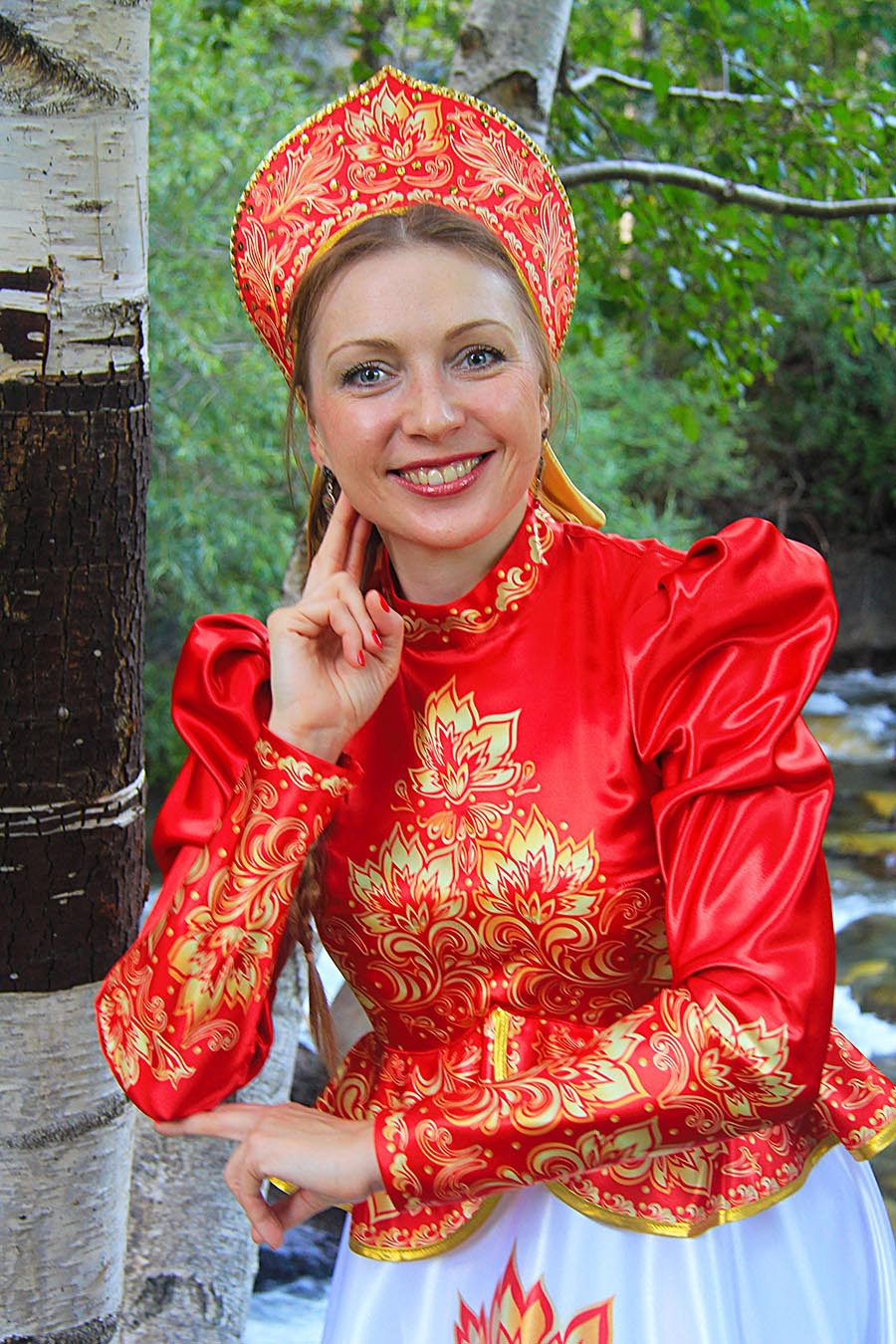 Women in Slavic costumes in Reynosa