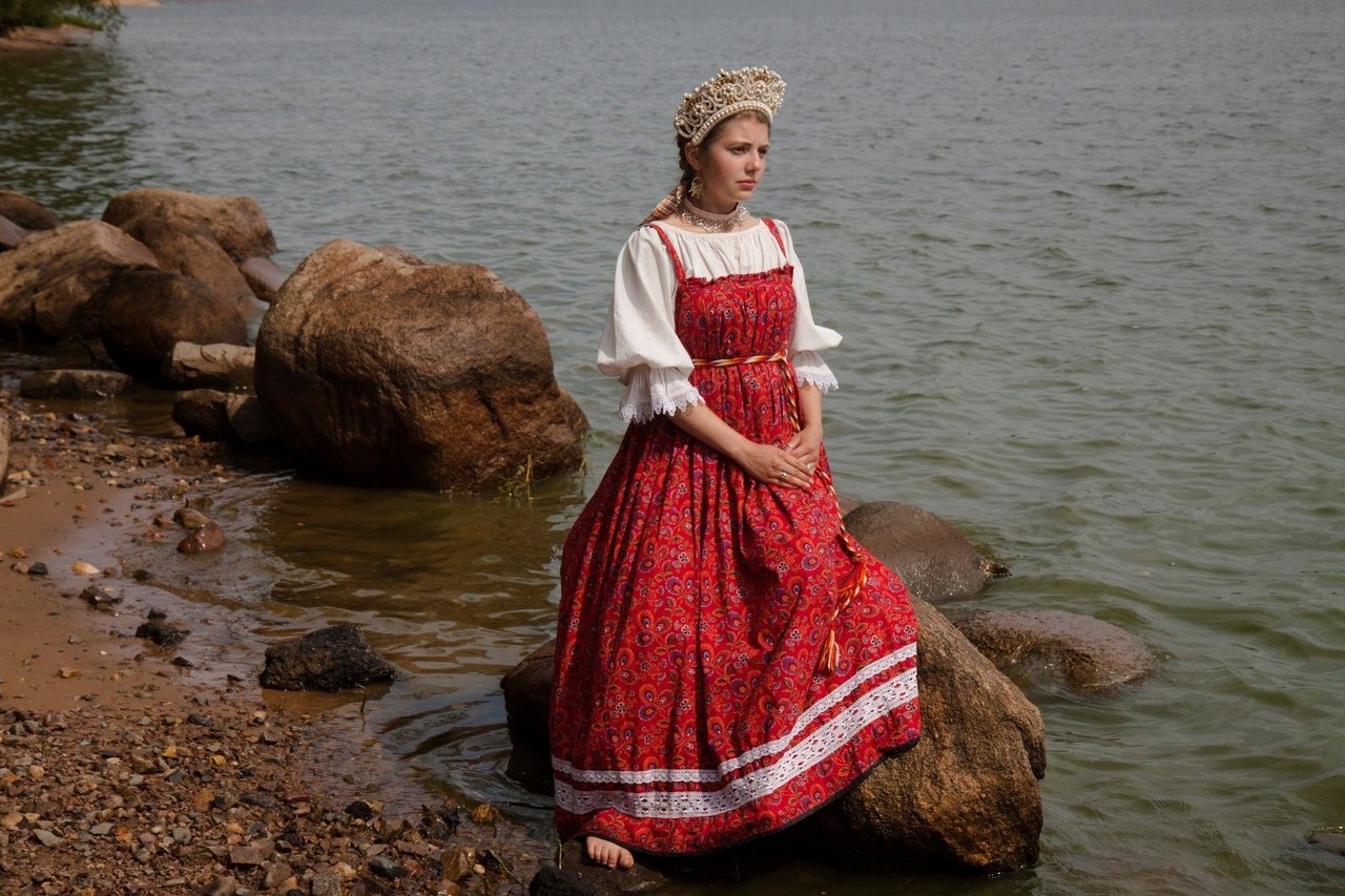 Women in Slavic costumes in Reynosa