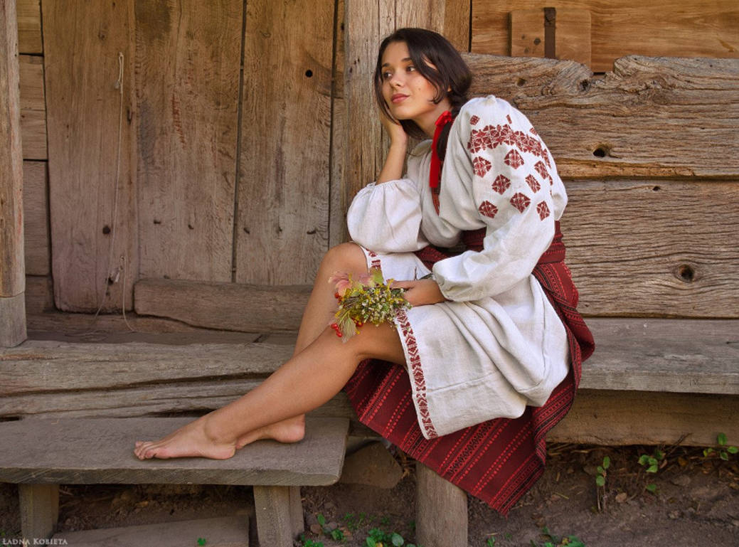 Women in Slavic costumes in Reynosa