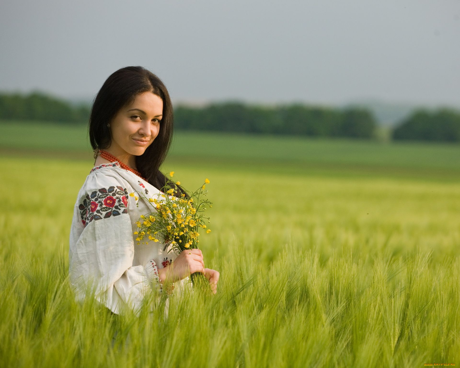 Women in Slavic costumes in Reynosa
