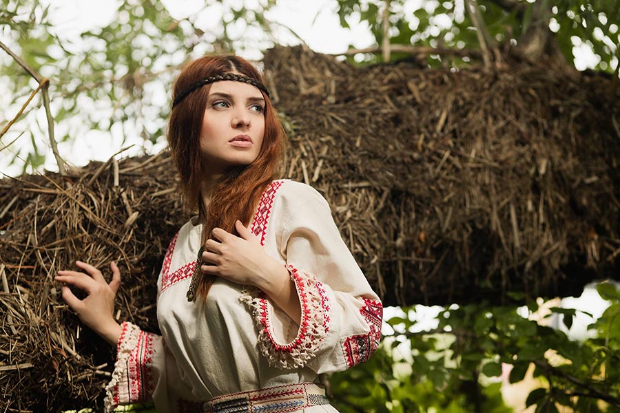 Women in Slavic costumes in Reynosa
