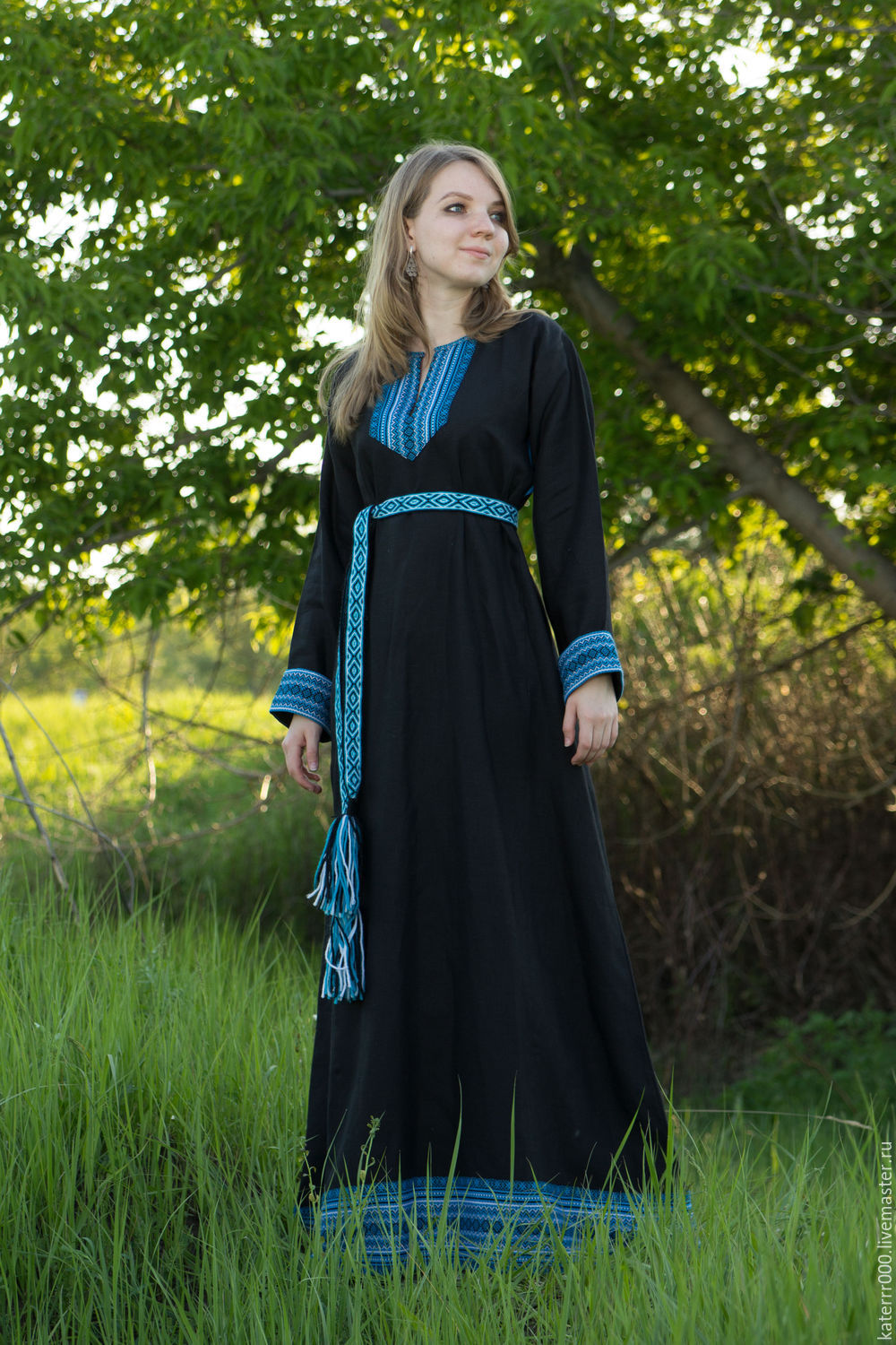 Women in Slavic costumes in Reynosa