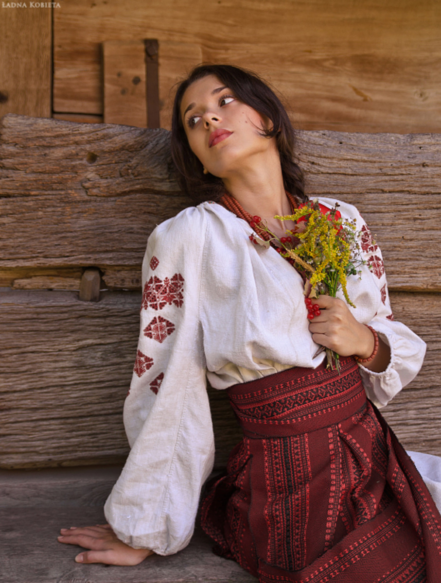 Girls in Slavic costumes in Reynosa