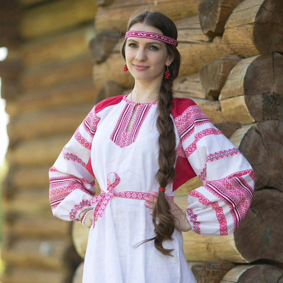 Girls in Slavic costumes in Reynosa