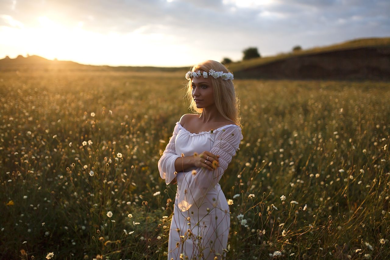 Girls in Slavic costumes in Reynosa